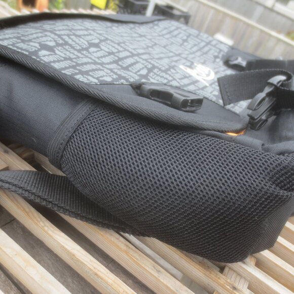 Roots Canada Messenger Laptop School Work Travel Bag Crossbody Bag. - Picture 8 of 10